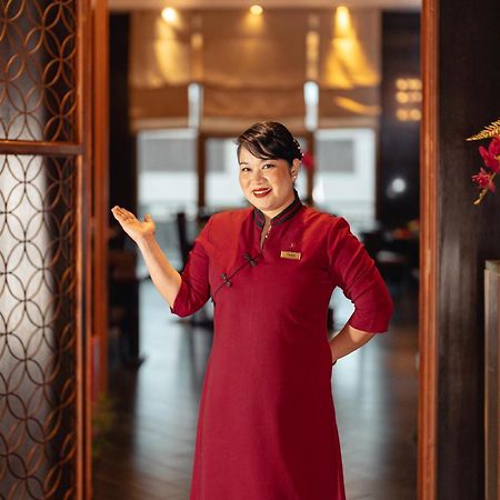 Sofitel Cairo Downtown Nile Hotel Eksteriør billede A hotel hostess in Vietnam