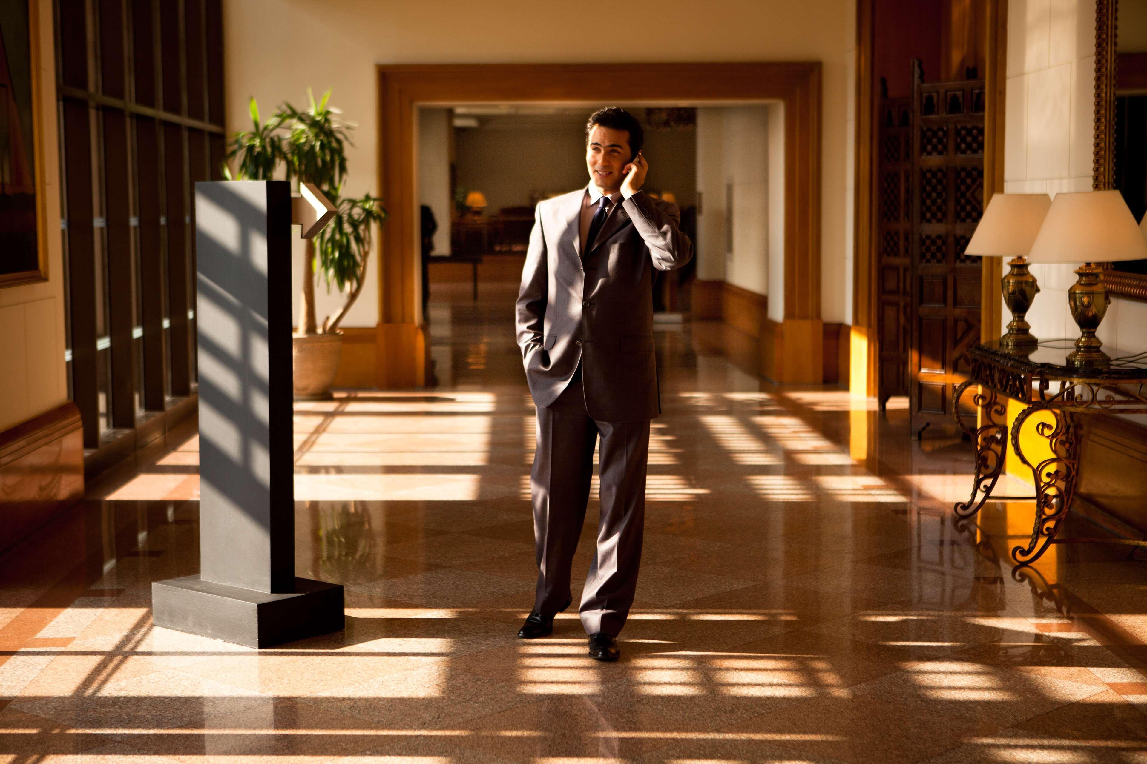 Sofitel Cairo Downtown Nile Hotel Eksteriør billede A business traveller