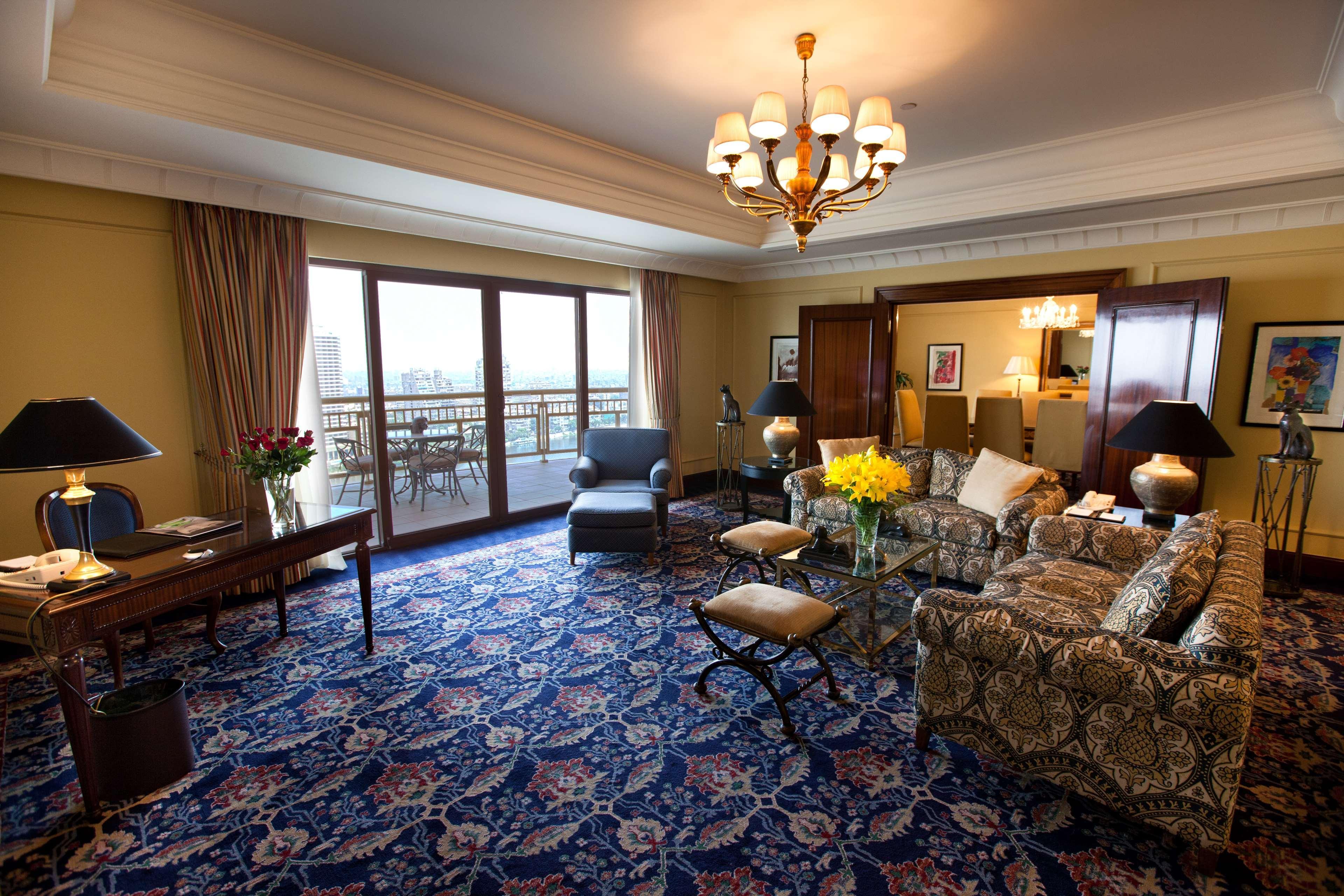 Sofitel Cairo Downtown Nile Hotel Værelse billede A suite at the InterContinental