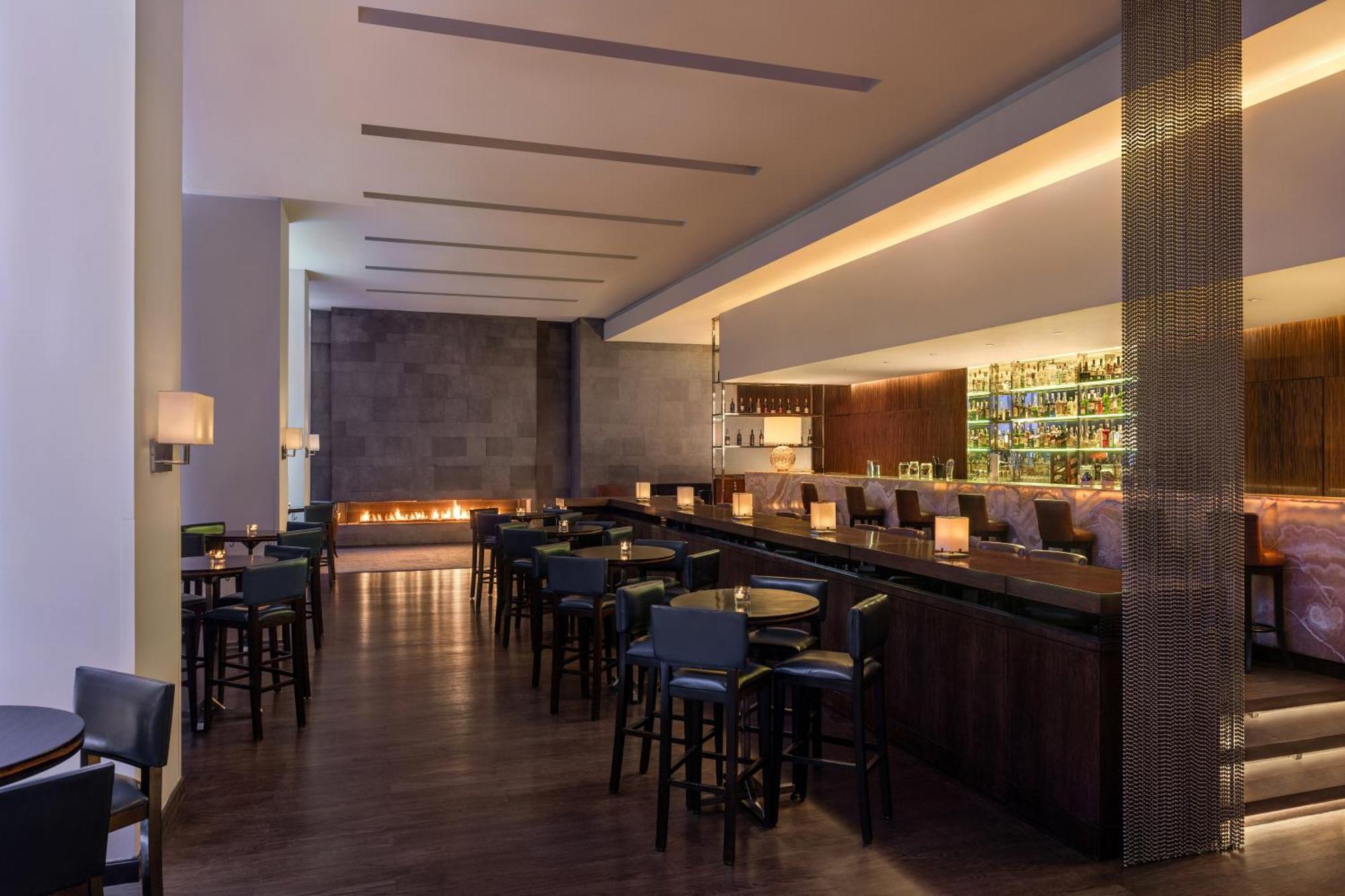 Sofitel Cairo Downtown Nile Hotel Eksteriør billede The bar at the London Edition
