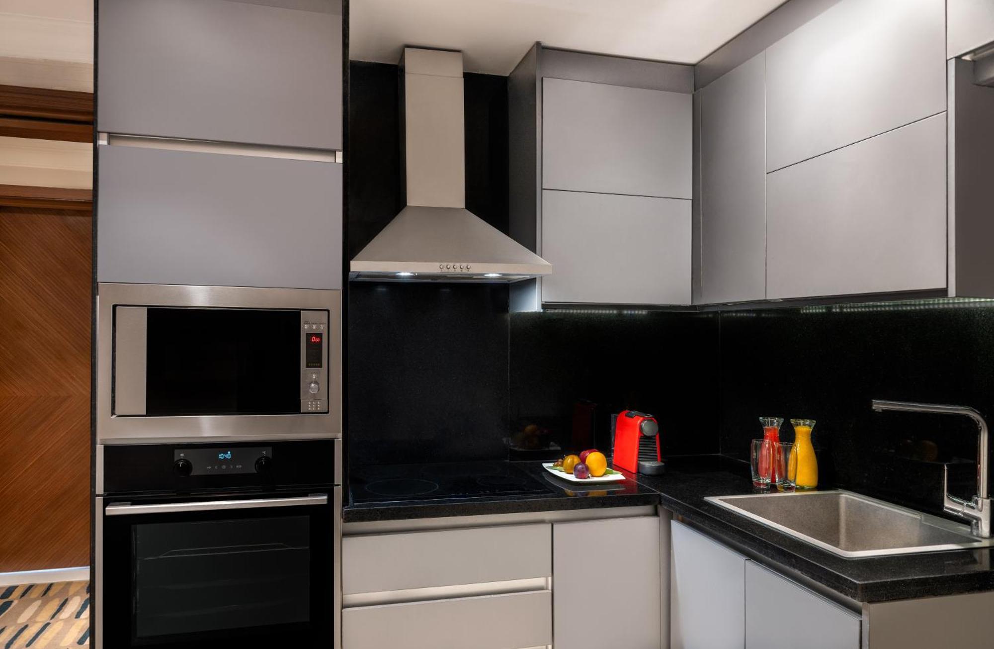 Sofitel Cairo Downtown Nile Hotel Eksteriør billede A modern kitchen