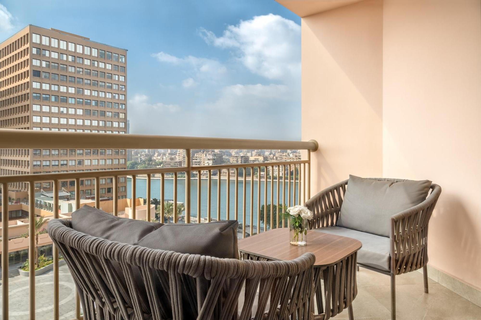Sofitel Cairo Downtown Nile Hotel Eksteriør billede Balcony