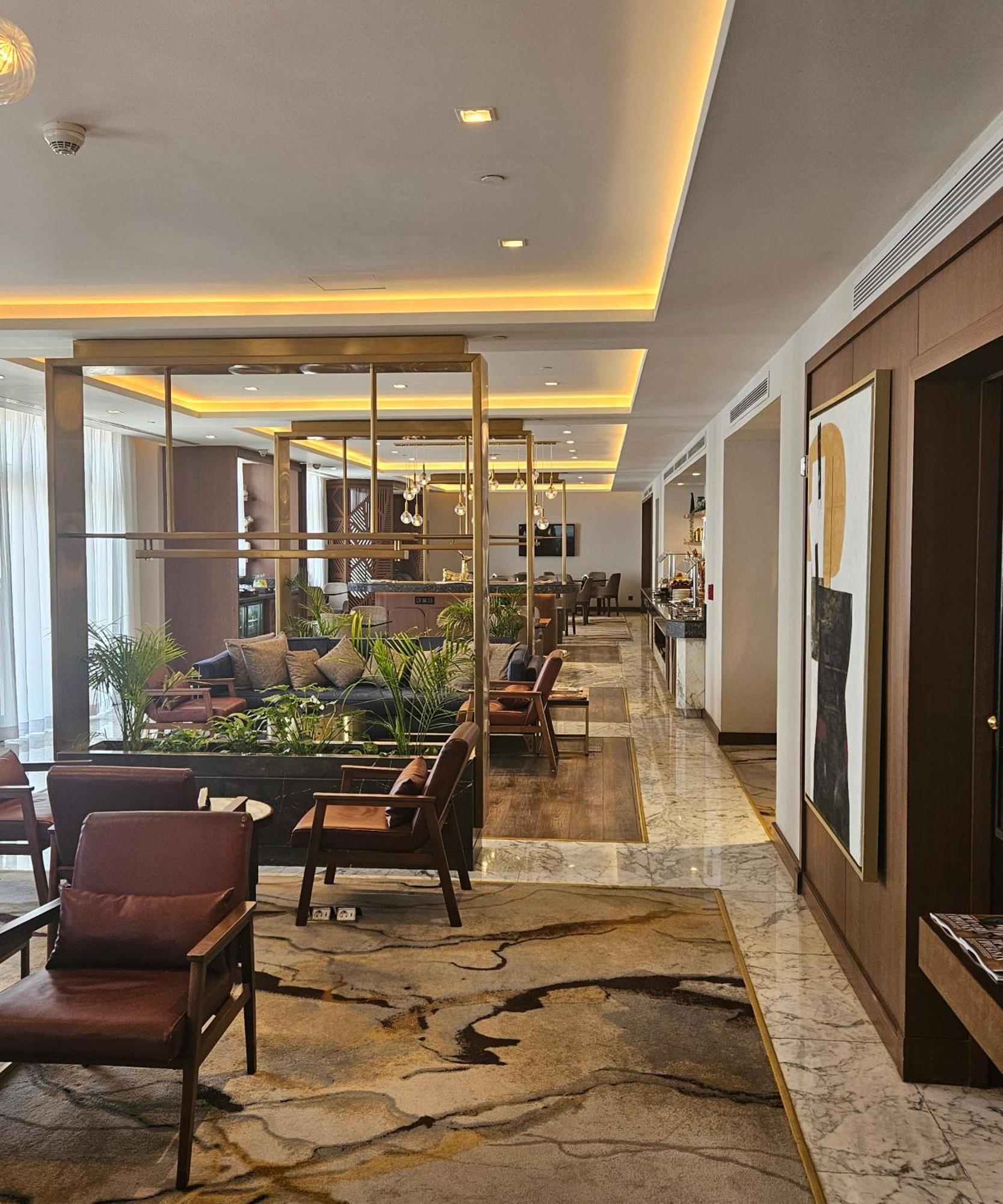 Sofitel Cairo Downtown Nile Hotel Eksteriør billede The lounge at the airport